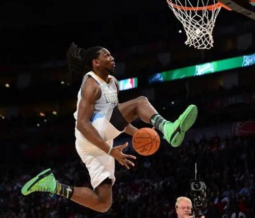  詹姆斯19赛季数据回顾：传奇依旧，王者风范  